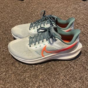 Nike Pegasus 39 Road Running Shoes, Size M6/W7.5